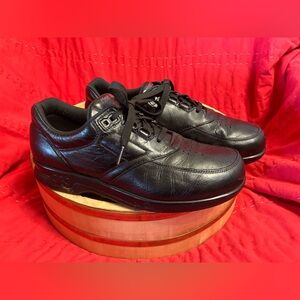EUC SAS Time Out Black Leather Sneaker Comfort Narrow Size 7.5N